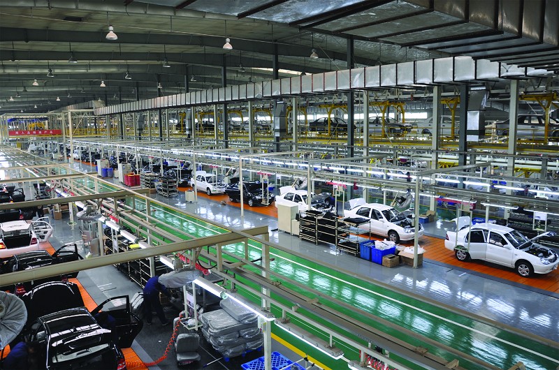 圖為蘭州吉利汽車公司現代化的汽車總裝流水線